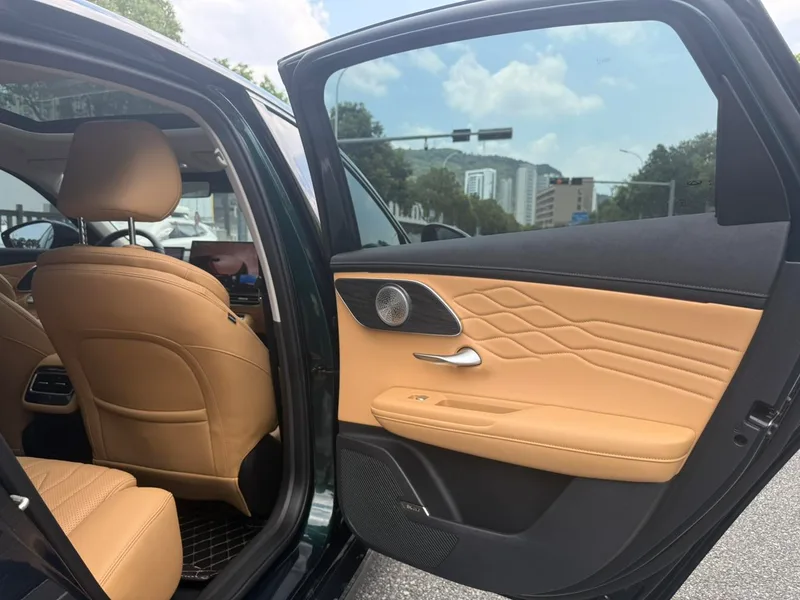 Chery Arrizo 8 PRO 2025 2.0T DCT Premium Class interior photo 16 Chery Arrizo 8 PRO 2025 2.0T DCT Premium Class interior photo 16