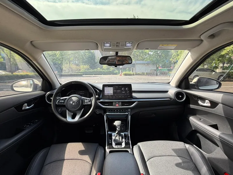 Kia K3 2019 1.5L CVT Smart Internet Edition interior photo 7 Kia K3 2019 1.5L CVT Smart Internet Edition interior photo 7