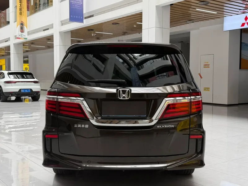 Honda Elysion 2016 2.4L Edición de moda exterior foto 5 Honda Elysion 2016 2.4L Edición de moda exterior foto 5