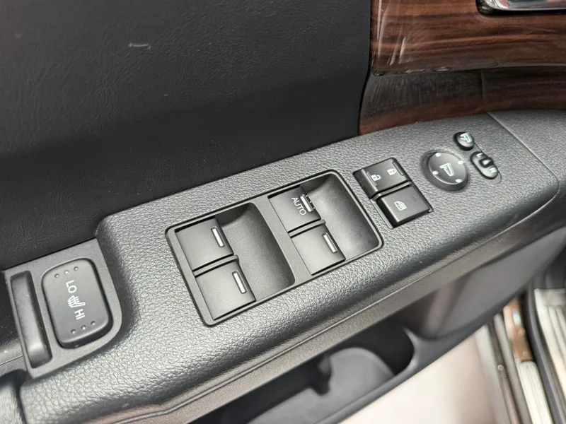 Honda Elysion 2016 2.4L Edición de moda exterior foto 10 Honda Elysion 2016 2.4L Edición de moda exterior foto 10