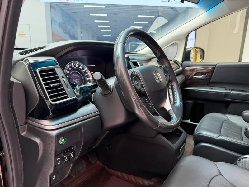 Honda Elysion 2016 2.4L Edición de moda interior foto 11 Honda Elysion 2016 2.4L Edición de moda interior foto 11