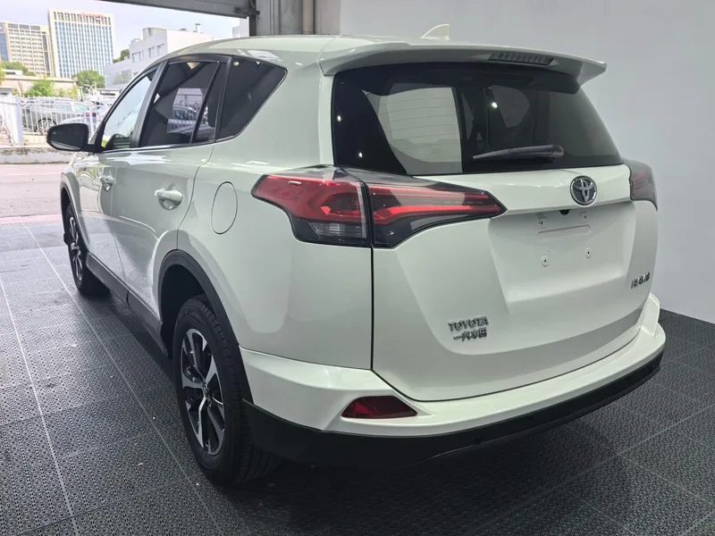 Toyota RAV4 2019 2.0L CVT Versión avanzada de tracción a dos ruedas País V exterior foto 6 Toyota RAV4 2019 2.0L CVT Versión avanzada de tracción a dos ruedas País V exterior foto 6