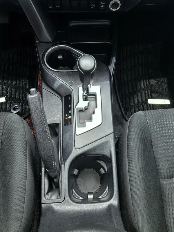 Toyota RAV4 2019 2.0L CVT Versión avanzada de tracción a dos ruedas País V interior foto 13 Toyota RAV4 2019 2.0L CVT Versión avanzada de tracción a dos ruedas País V interior foto 13