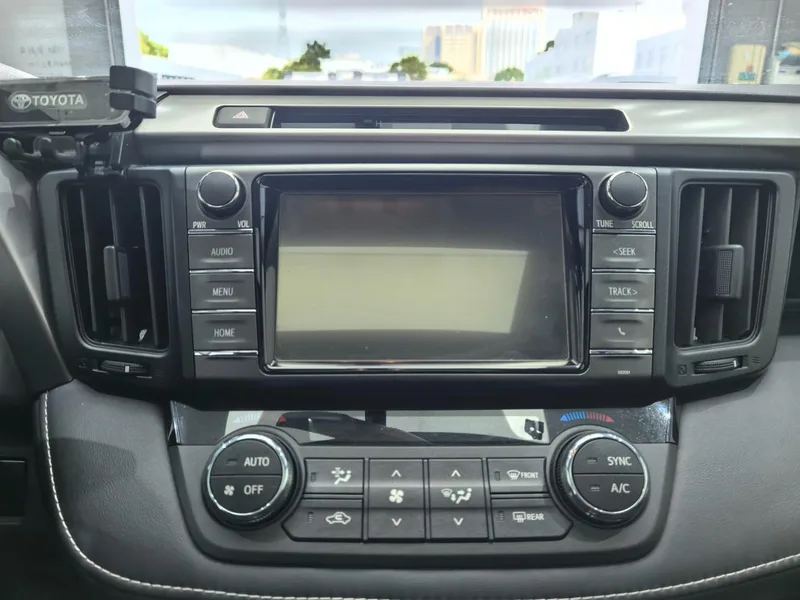 Toyota RAV4 2019 2.0L CVT Versión avanzada de tracción a dos ruedas País V interior foto 14 Toyota RAV4 2019 2.0L CVT Versión avanzada de tracción a dos ruedas País V interior foto 14
