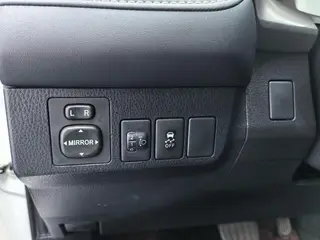 Toyota RAV4 2019 2.0L CVT Versión avanzada de tracción a dos ruedas País V interior foto 19 Toyota RAV4 2019 2.0L CVT Versión avanzada de tracción a dos ruedas País V interior foto 19