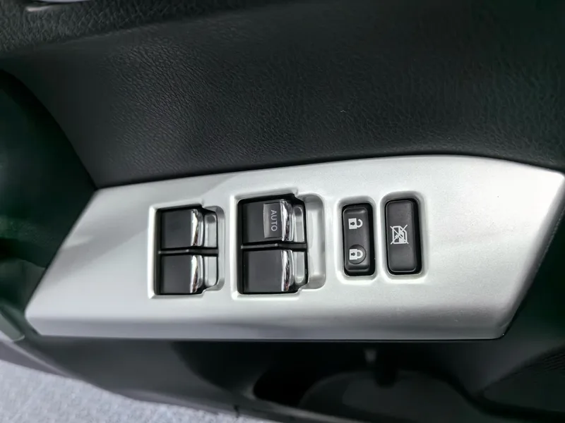 Toyota RAV4 2019 2.0L CVT Versión avanzada de tracción a dos ruedas País V interior foto 20 Toyota RAV4 2019 2.0L CVT Versión avanzada de tracción a dos ruedas País V interior foto 20