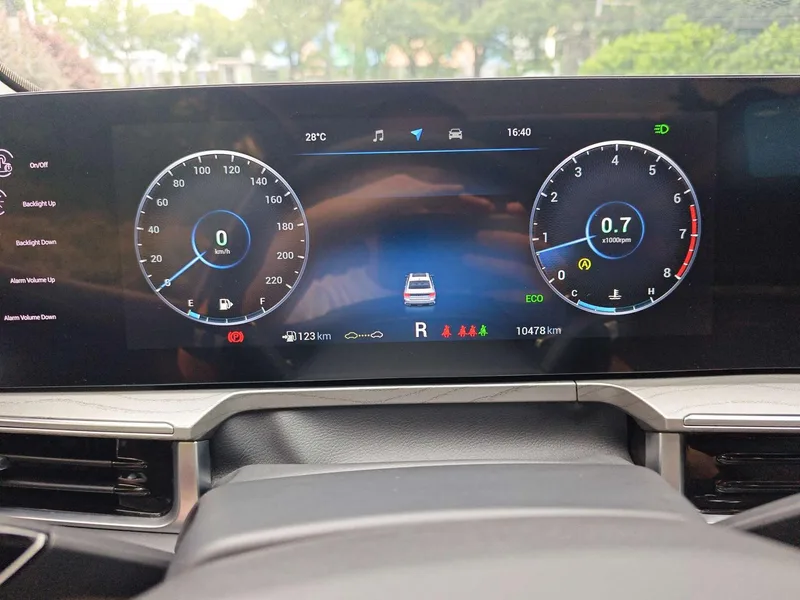 Chery Arrizo 8 2022 1.6TGDI DCT elegance interior photo 13 Chery Arrizo 8 2022 1.6TGDI DCT elegance interior photo 13