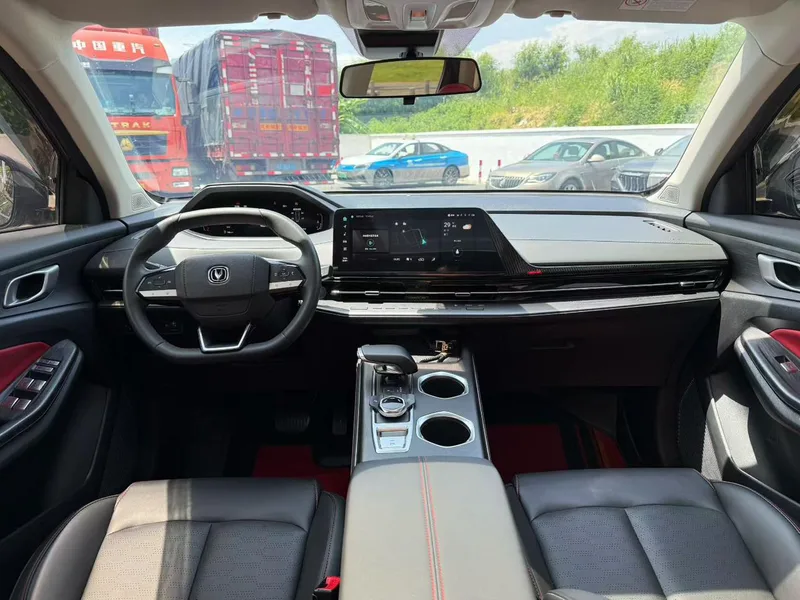 Changan CS55 PLUS 2022 Second generation 1.5T DCT Premium Trim interior photo 9 Changan CS55 PLUS 2022 Second generation 1.5T DCT Premium Trim interior photo 9