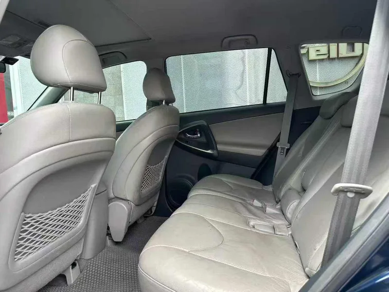 Toyota RAV4 2010 2.4L Versión de actualización automática de lujo interior foto 6 Toyota RAV4 2010 2.4L Versión de actualización automática de lujo interior foto 6