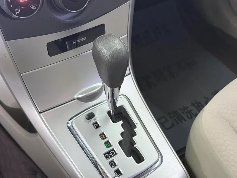 Toyota Corolla 2011 1.6L Automatic GL interior photo 9
