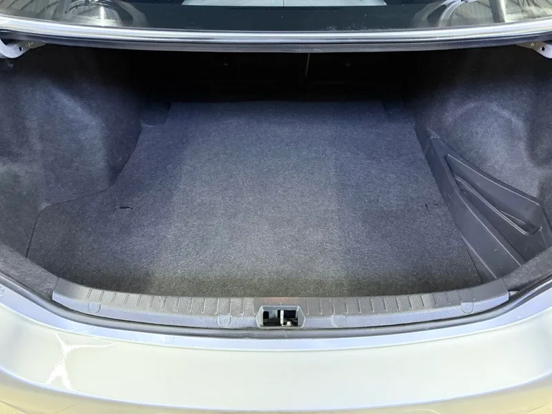 Toyota Corolla 2011 1.6L Automatic GL interior photo 13
