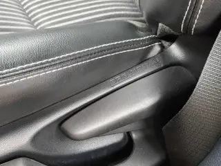 Toyota Yaris L 2016 Restyling 1.5G CVT dazzle skylight version interior photo 15 Toyota Yaris L 2016 Restyling 1.5G CVT dazzle skylight version interior photo 15