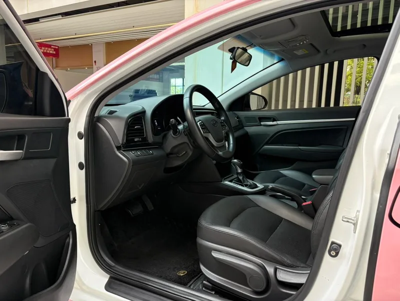 Hyundai Elantra Lingdong 2018 1.6L Automatique 15 Édition spéciale d'anniversaire extérieur photo 4