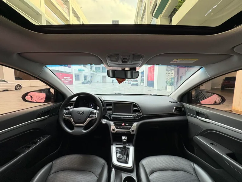 Hyundai Elantra Lingdong 2018 1.6L Automatique 15 Édition spéciale d'anniversaire extérieur photo 5