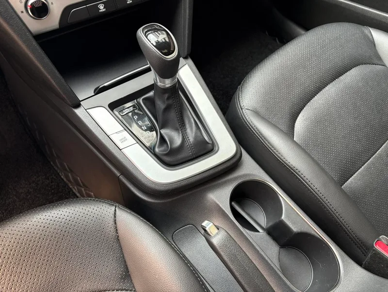 Hyundai Elantra Lingdong 2018 1.6L Automatique 15 Édition spéciale d'anniversaire intérieur photo 9