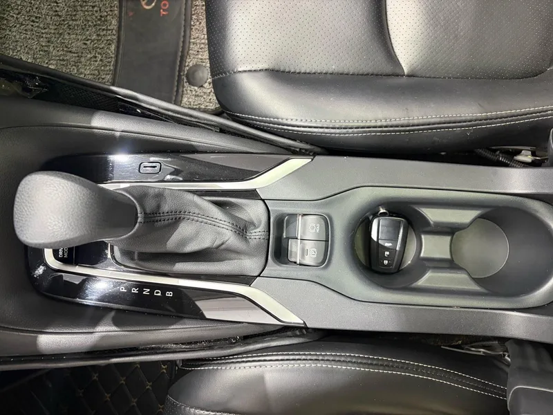 Toyota Corolla 2021 Dual Power 1.8L E-CVT Elite Edition interior photo 12 Toyota Corolla 2021 Dual Power 1.8L E-CVT Elite Edition interior photo 12