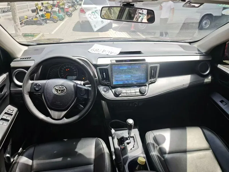 Toyota RAV4 2016 2.0L CVT Version mode à deux roues motrices intérieur photo 7 Toyota RAV4 2016 2.0L CVT Version mode à deux roues motrices intérieur photo 7