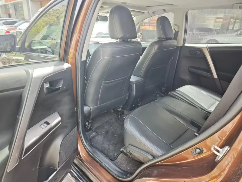 Toyota RAV4 2016 2.0L CVT Version mode à deux roues motrices intérieur photo 9 Toyota RAV4 2016 2.0L CVT Version mode à deux roues motrices intérieur photo 9