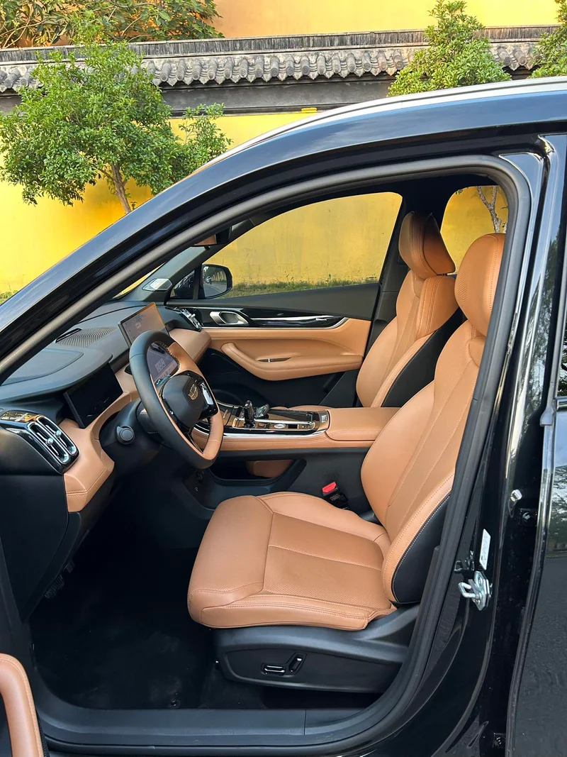 Geely Boyue L 2025 Cuarta generación 1.5TD DCT Río de montaña exterior foto 6 Geely Boyue L 2025 Cuarta generación 1.5TD DCT Río de montaña exterior foto 6