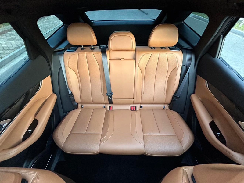 Geely Boyue L 2025 Cuarta generación 1.5TD DCT Río de montaña interior foto 16 Geely Boyue L 2025 Cuarta generación 1.5TD DCT Río de montaña interior foto 16
