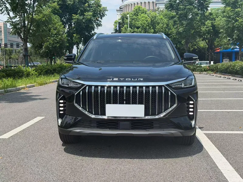 Jetour X70 PLUS 2023 1.5T DCT Brave person PLUS 5 seat exterior photo 2 Jetour X70 PLUS 2023 1.5T DCT Brave person PLUS 5 seat exterior photo 2