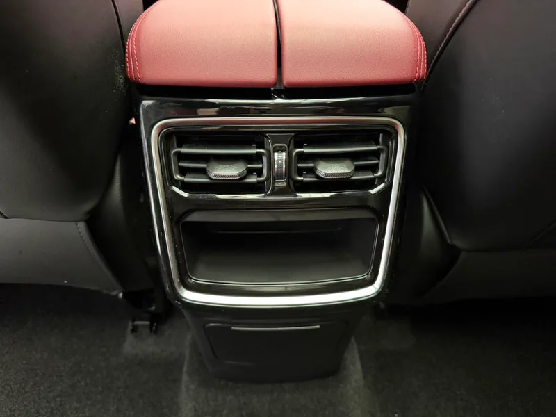 Jetour X70 PLUS 2021 1.5T DCT mountain Pro 5 seat interior photo 13 Jetour X70 PLUS 2021 1.5T DCT mountain Pro 5 seat interior photo 13