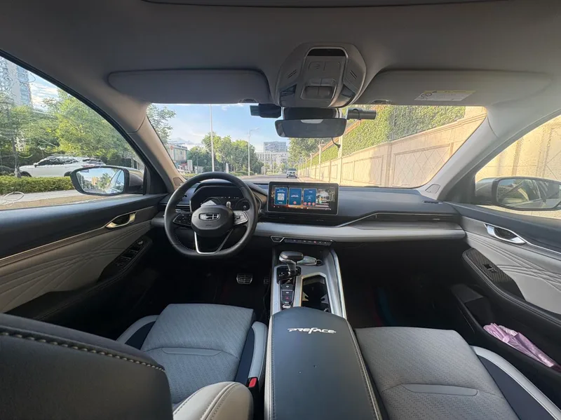 Geely Preface 2020 2.0T Премиальная комплектация интерьер фото 9
