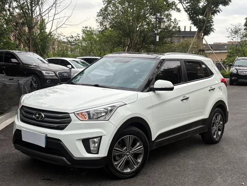 Hyundai ix25 2015 1.6L Tipo premium de tracción automática en dos ruedas DLX exterior foto 1 Hyundai ix25 2015 1.6L Tipo premium de tracción automática en dos ruedas DLX exterior foto 1