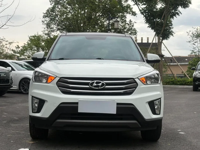 Hyundai ix25 2015 1.6L Tipo premium de tracción automática en dos ruedas DLX exterior foto 2 Hyundai ix25 2015 1.6L Tipo premium de tracción automática en dos ruedas DLX exterior foto 2