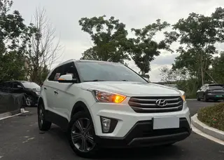 Hyundai ix25 2015 1.6L Tipo premium de tracción automática en dos ruedas DLX exterior foto 3 Hyundai ix25 2015 1.6L Tipo premium de tracción automática en dos ruedas DLX exterior foto 3