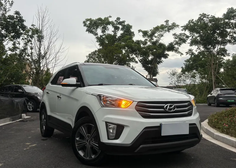 Hyundai ix25 2015 1.6L Tipo premium de tracción automática en dos ruedas DLX exterior foto 3 Hyundai ix25 2015 1.6L Tipo premium de tracción automática en dos ruedas DLX exterior foto 3