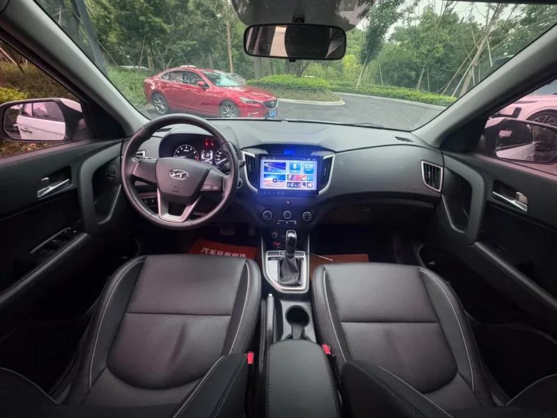 Hyundai ix25 2015 1.6L Tipo premium de tracción automática en dos ruedas DLX interior foto 10 Hyundai ix25 2015 1.6L Tipo premium de tracción automática en dos ruedas DLX interior foto 10