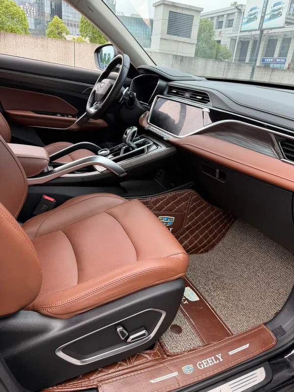 Geely Boyue 2020 1.8TD DCT Leading with intelligence PRO interior photo 11