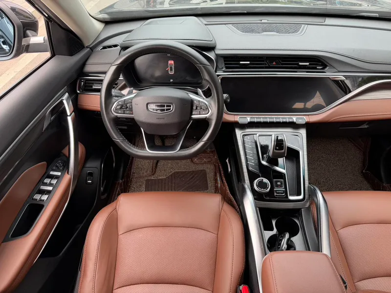 Geely Boyue 2020 1.8TD DCT Leading with intelligence PRO interior photo 12