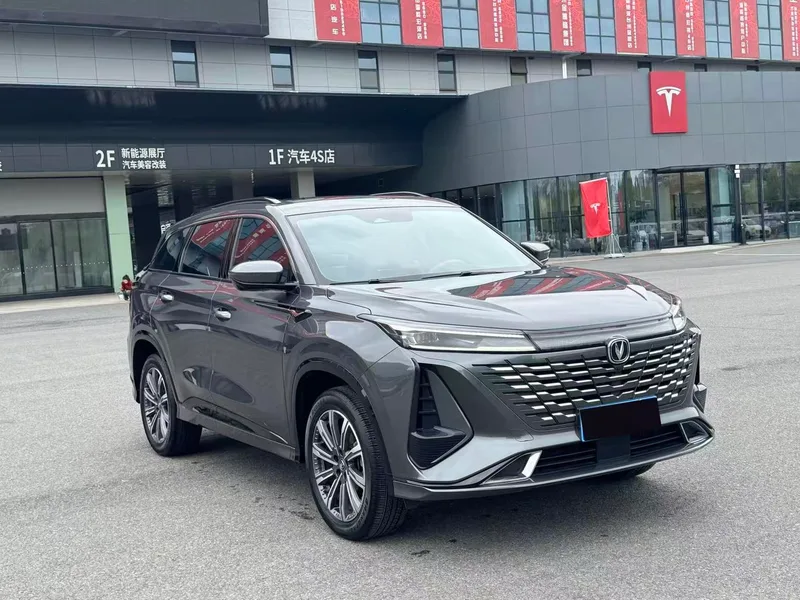 Changan CS75 PLUS 2023 Third generation 1.5T Automatic pilot type exterior photo 3