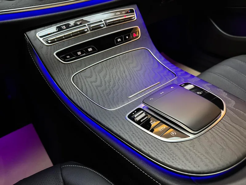 Mercedes-Benz E-Class (Imported) 2022 E 260 Edición deportiva de moda interior foto 16 Mercedes-Benz E-Class (Imported) 2022 E 260 Edición deportiva de moda interior foto 16