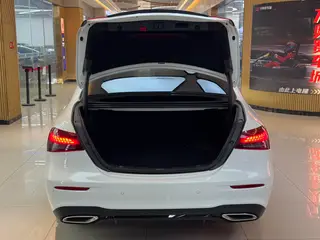Mercedes-Benz E-Class (Imported) 2022 E 260 Edición deportiva de moda interior foto 18 Mercedes-Benz E-Class (Imported) 2022 E 260 Edición deportiva de moda interior foto 18