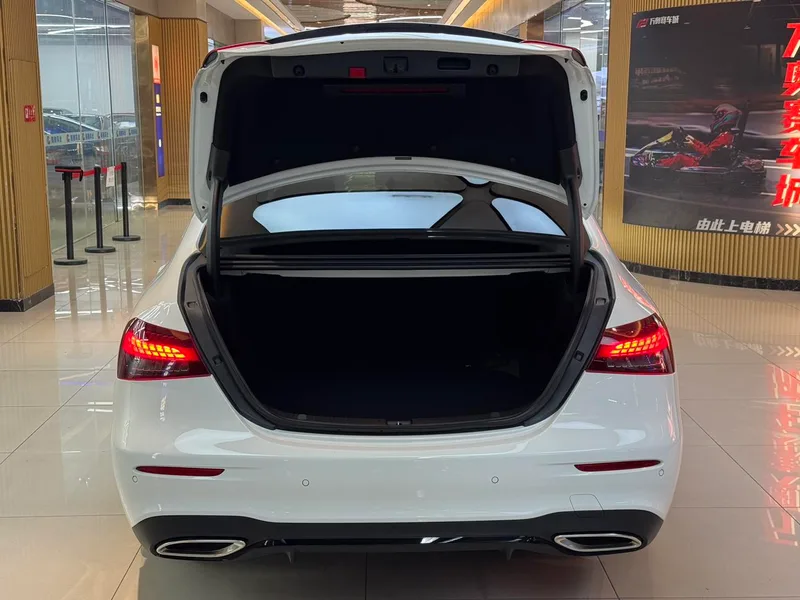 Mercedes-Benz E-Class (Imported) 2022 E 260 Edición deportiva de moda interior foto 18 Mercedes-Benz E-Class (Imported) 2022 E 260 Edición deportiva de moda interior foto 18