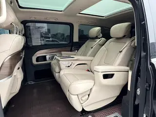 Mercedes-Benz V-Class 2022 V 260 L Long Wheelbase Deluxe Edition interior photo 9