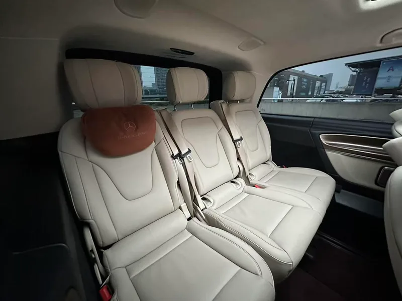 Mercedes-Benz V-Class 2022 V 260 L Long Wheelbase Deluxe Edition interior photo 10