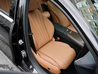 Mercedes-Benz E-Class 2024 E 350 e L Passenger car interior photo 19 Mercedes-Benz E-Class 2024 E 350 e L Passenger car interior photo 19