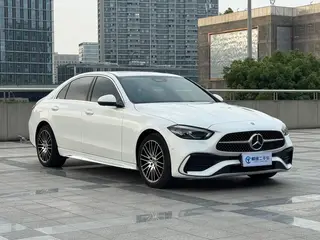 Mercedes-Benz C-Class 2024 C 200 L Versión deportiva exterior foto 3