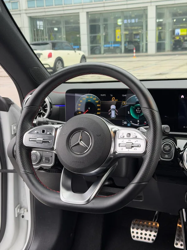 Mercedes-Benz CLA 2021 CLA 200 Five-door hunting sports car interior photo 9
