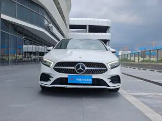 Mercedes-Benz A-Class 2022 A 200 L Edición de moda de coche deportivo exterior foto 2