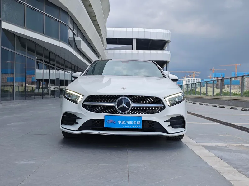 Mercedes-Benz A-Class 2022 A 200 L Edición de moda de coche deportivo exterior foto 2