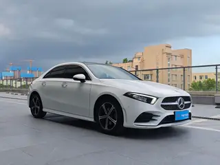 Mercedes-Benz A-Class 2022 A 200 L Edición de moda de coche deportivo exterior foto 4
