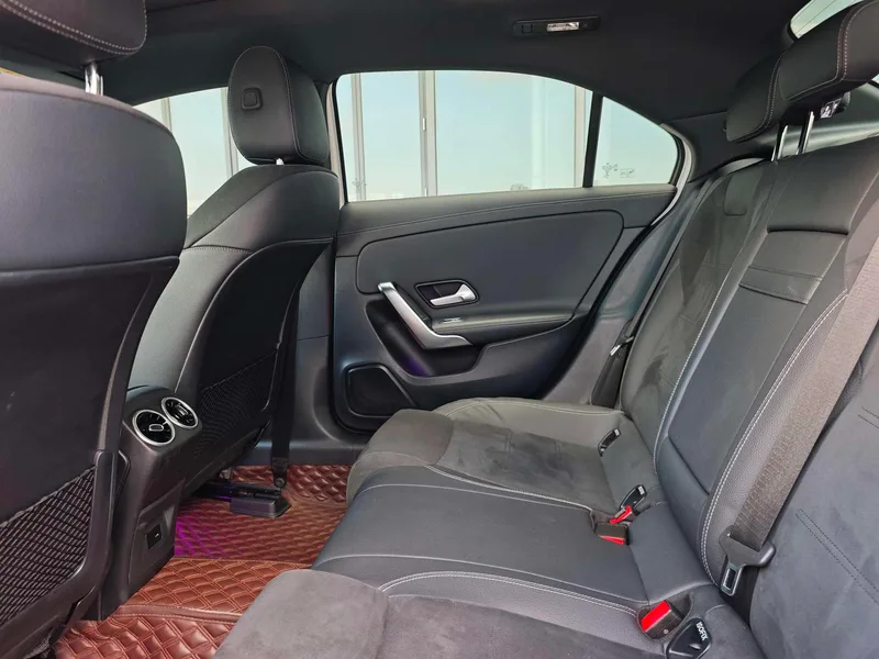 Mercedes-Benz A-Class 2022 A 200 L Edición de moda de coche deportivo interior foto 11