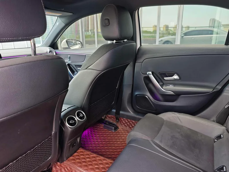 Mercedes-Benz A-Class 2022 A 200 L Edición de moda de coche deportivo interior foto 12