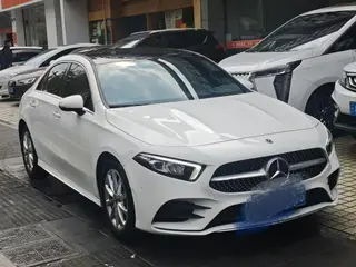 Mercedes-Benz A-Class 2021 A 200 L Edición de moda de coche deportivo exterior foto 3