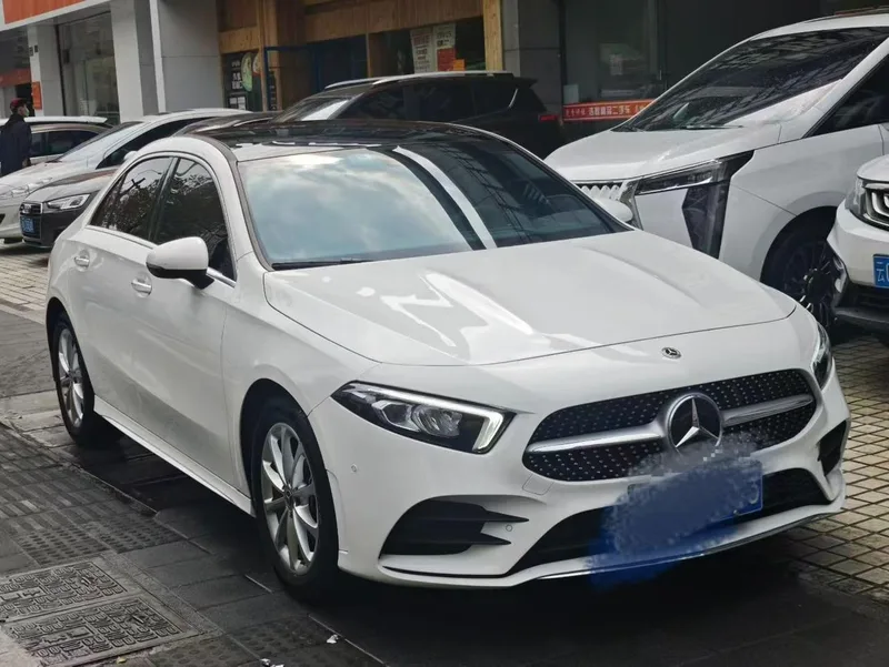 Mercedes-Benz A-Class 2021 A 200 L Edición de moda de coche deportivo exterior foto 3